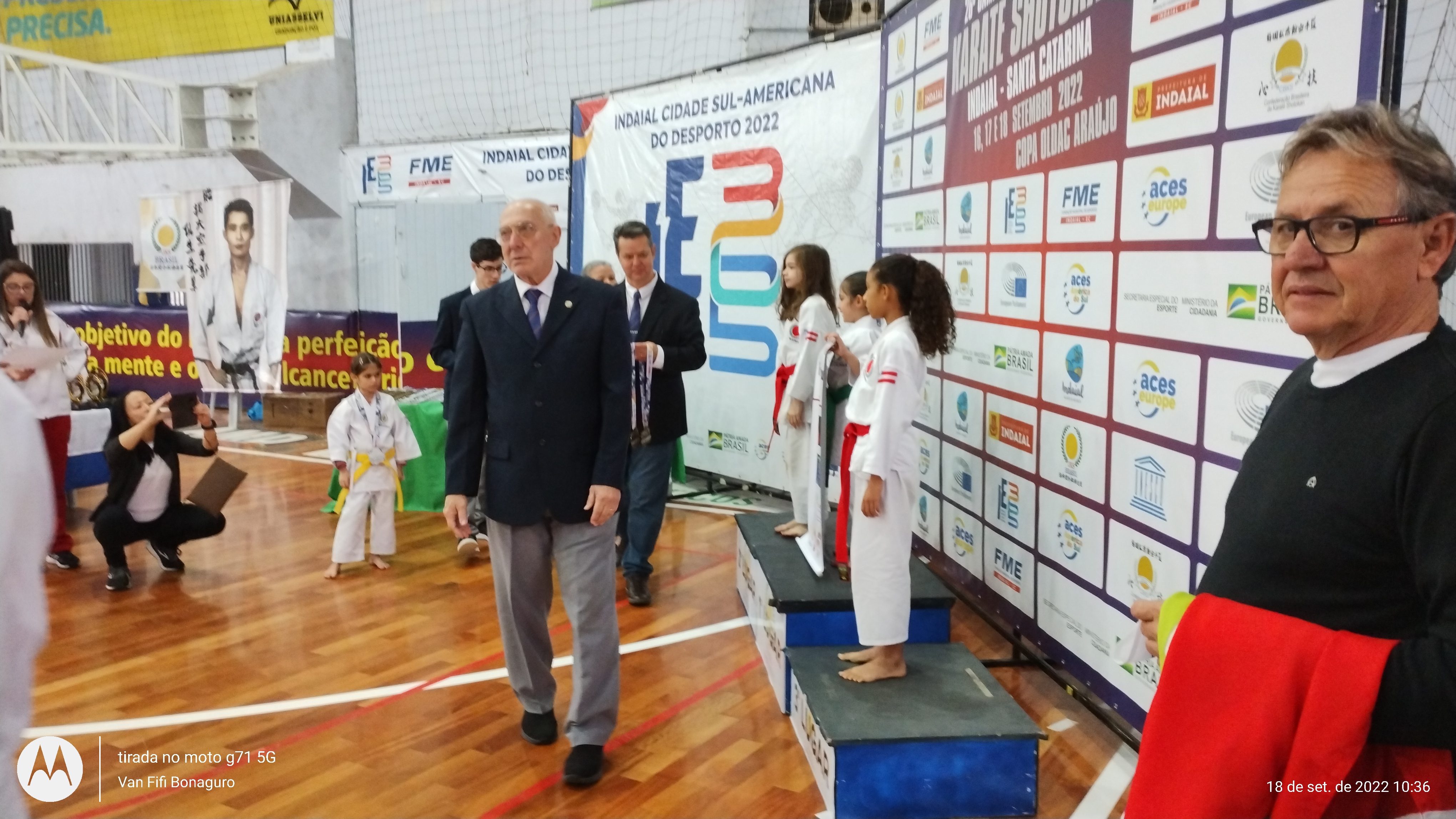 Fiorella Bonaguro no Podium - 26º campeonato de karate shotokan Indaial - Santa Catarina
