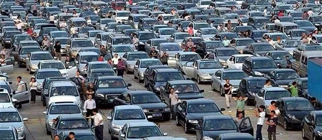 Alemães abandonam carros devido aumento de gasolina