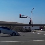 Vídeo de carros que batem no nada