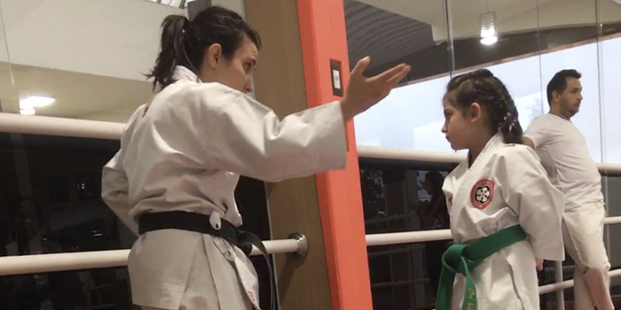 Sensei Barbara Belafronte instruindo a Atleta Fiorella Bonaguro