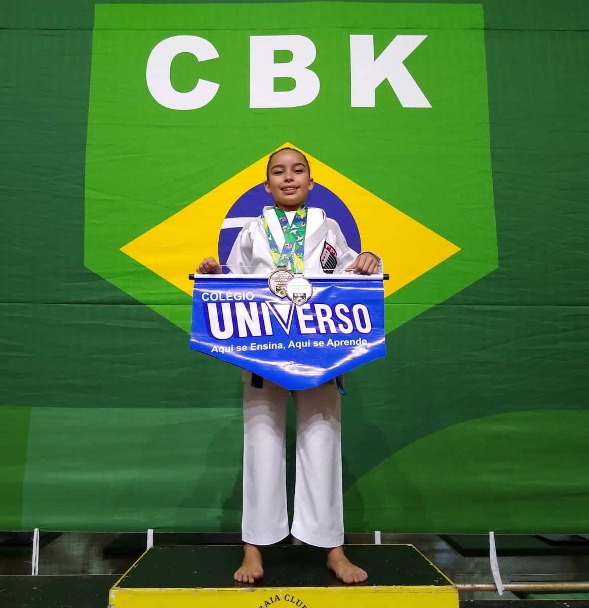 Isabella Batista divulgando Empresa