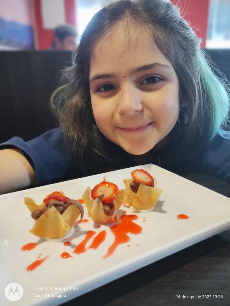 Fiorella Bonaguro no Bamboo Sushi Arte - Vargem Grande Paulista - São Paulo